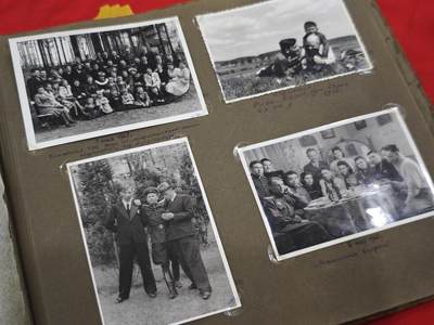 橙子收藏第四期 苏联陆军大尉，卫国战争前后期个人相册113张，伊万·瓦西里耶维奇战后驻守柏林，从农学青年蜕变为卫国战争铁血勇士的苏联英雄。他亲历卫国战争最惨烈的正面战场，凭浴血战功斩获早期上挂版一级卫国战争勋章、转轮版二级卫国战争勋章、红星勋章三枚核心战功勋章，及战功奖章、战胜德国奖章、攻克柏林奖章、英勇奖章四枚军功奖章