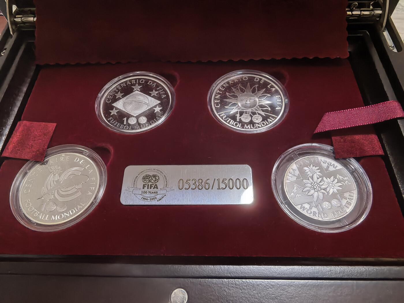 长老汇马年精选第五场拍卖 2004FIFA百年四国4枚精制银币套装，盒证全，实木高档盒