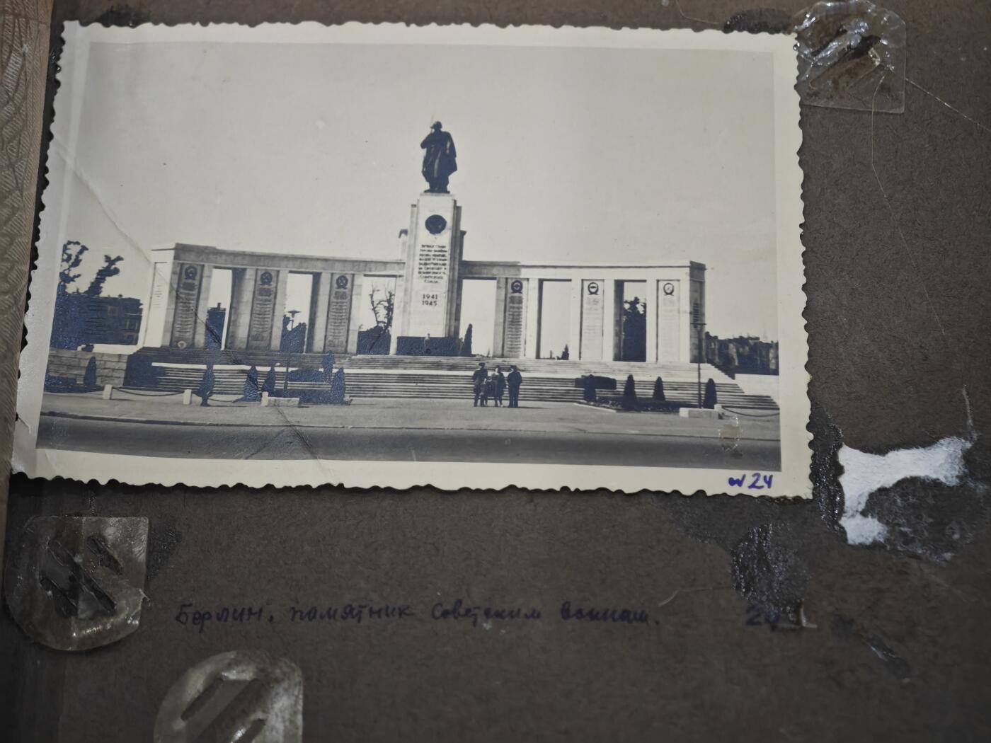 橙子收藏第四期 苏联陆军大尉，卫国战争前后期个人相册113张，伊万·瓦西里耶维奇战后驻守柏林，从农学青年蜕变为卫国战争铁血勇士的苏联英雄。他亲历卫国战争最惨烈的正面战场，凭浴血战功斩获早期上挂版一级卫国战争勋章、转轮版二级卫国战争勋章、红星勋章三枚核心战功勋章，及战功奖章、战胜德国奖章、攻克柏林奖章、英勇奖章四枚军功奖章