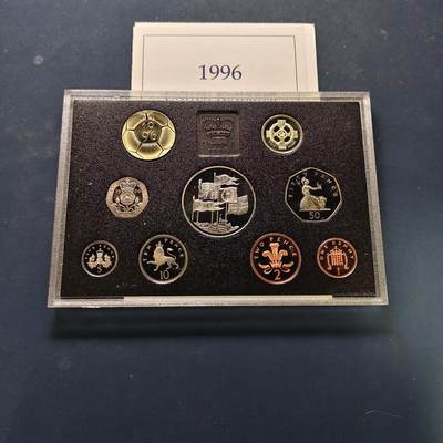 【全场包邮】纯粹捡漏拍507场-持续更新中 - 英国1996年官方盒装精制套币-带证书-含女王诞辰70周年+欧洲杯+凯尔特十字精制纪念币