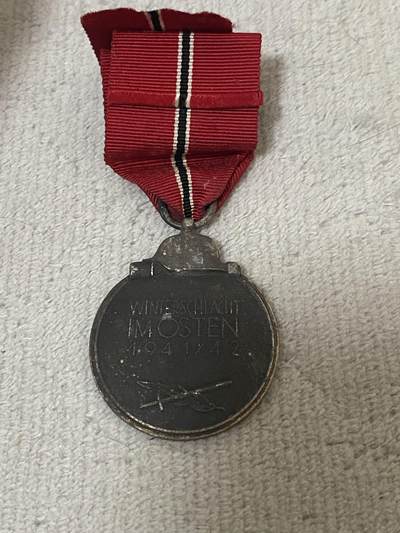 德国苏联勋章奖章年初拍卖 本次高价值物品较多 德因原因只上2-3图 具体的想要的请联系我要完整图。都经过讨论未标明则全部是原品，保真 放心拍。3月4日晚上九点结束在麦稀奇 找不到的加我qq或者微信都是184277308备注苏章拍卖。 - 珍爱和平 德 东线冬季作战奖章 冻肉 品相如图 实物实拍，所见即所得，售出非真假问题不退不换