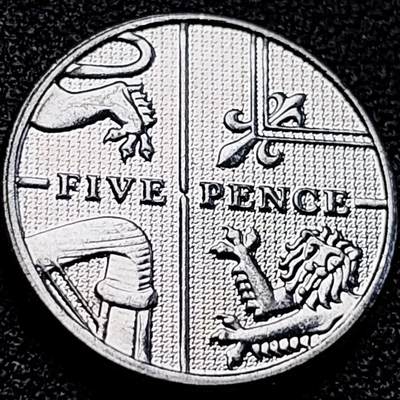 泉币菌-第200场- 新年快乐 新年第8场 本场拍品多 请提前出价（正月十五统一发货） - 皇家盾牌拼图 英国5便士铜镍币 18.0毫米 3.25克 老年女王