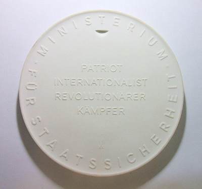 【艺术】德国艺术大章 共产党领导人舒尔茨高浮雕超巨型白色陶章 165MM 438克 【艺术】德国艺术大章 共产党领导人舒尔茨高浮雕超巨型白色陶章 165MM 438克