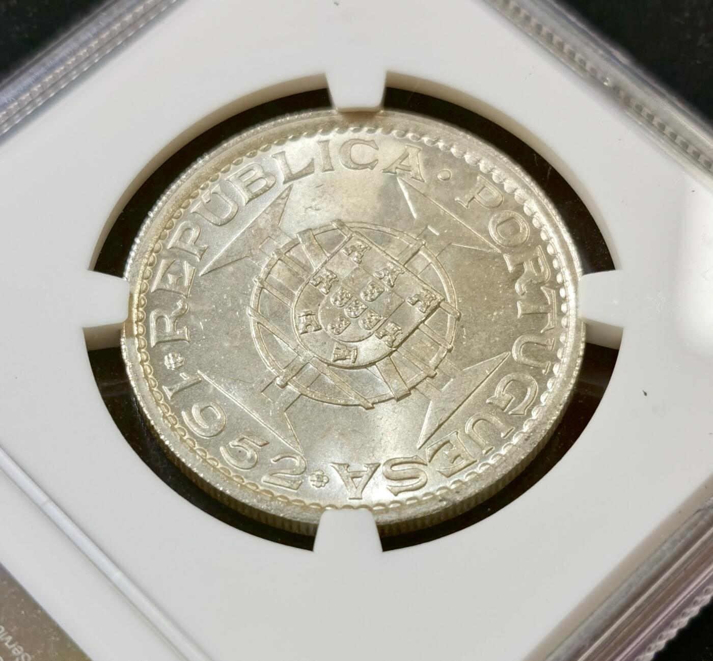 甄臻铺-世界币章拍卖（第52期），甄品场拍品征集中，送拍享返佣金等优惠多多 NGC-MS65 1952年澳门首发伍圆，高分卷拆