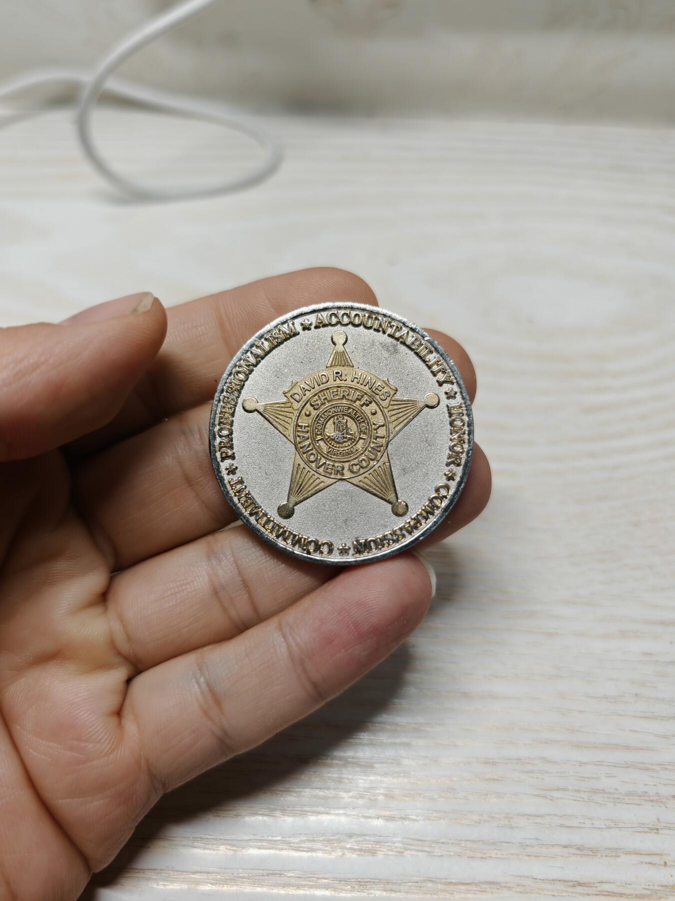 美国汉诺威县警长纪念章正面铠甲勇士 背面星形徽章和警长姓名