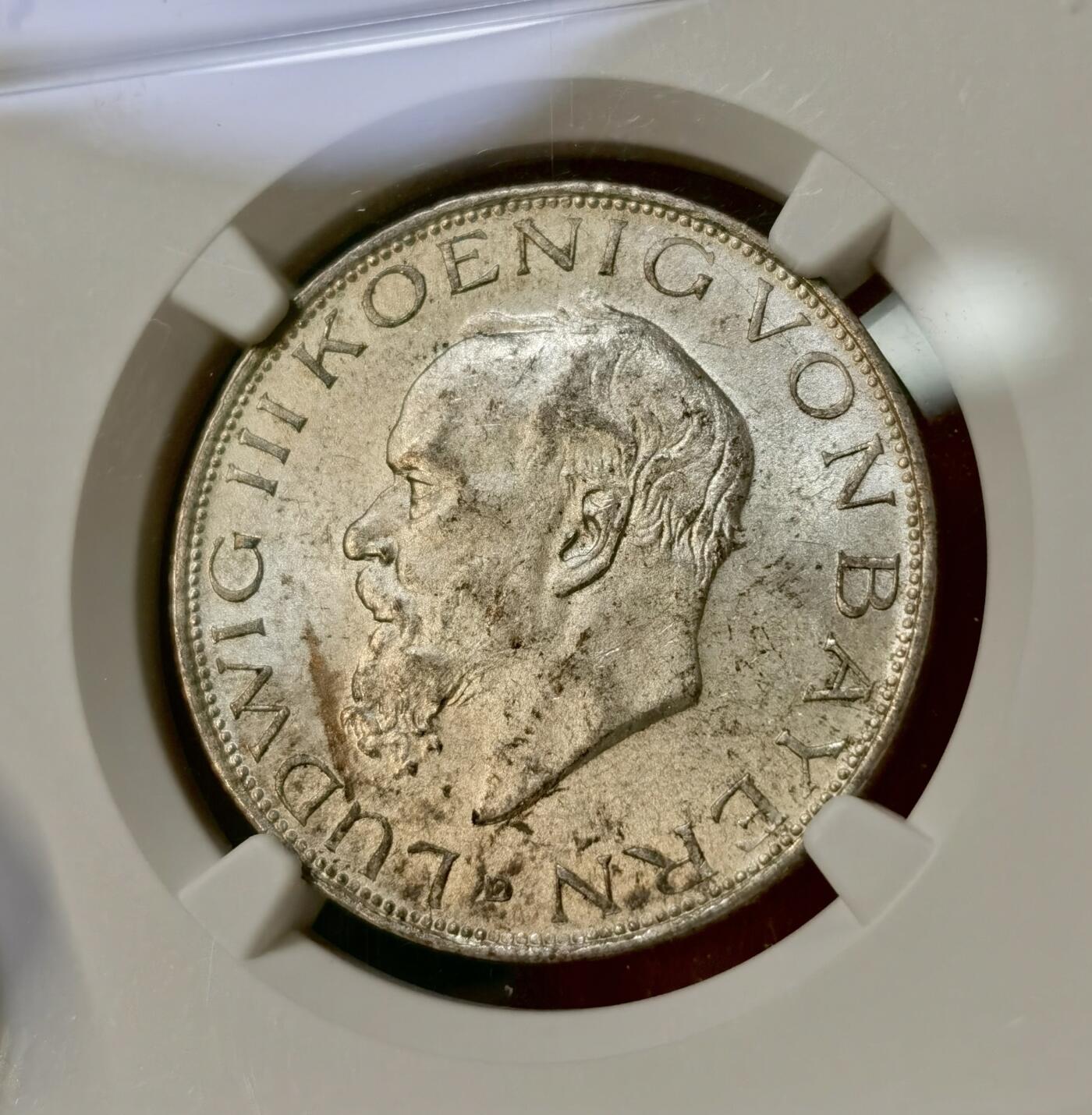 甄臻铺-世界币章拍卖（第52期），甄品场拍品征集中，送拍享返佣金等优惠多多