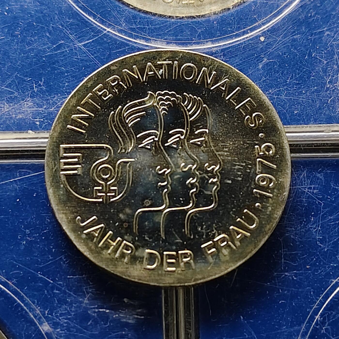 【全场包邮】纯粹捡漏拍507场-持续更新中 民主德国1975年5马克官方卡装国际妇女年纪念币4枚一组