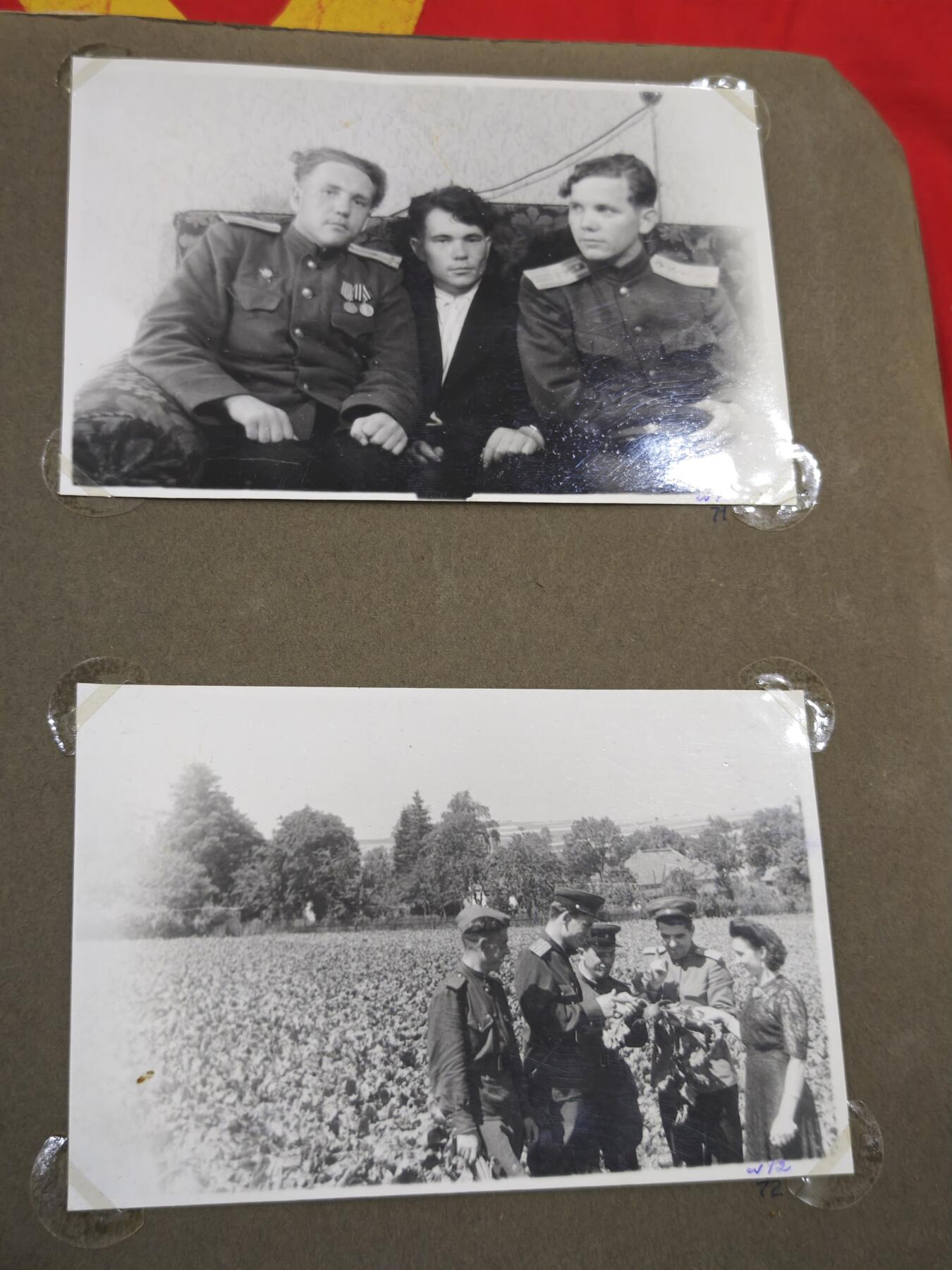 橙子收藏第四期 苏联陆军大尉，卫国战争前后期个人相册113张，伊万·瓦西里耶维奇战后驻守柏林，从农学青年蜕变为卫国战争铁血勇士的苏联英雄。他亲历卫国战争最惨烈的正面战场，凭浴血战功斩获早期上挂版一级卫国战争勋章、转轮版二级卫国战争勋章、红星勋章三枚核心战功勋章，及战功奖章、战胜德国奖章、攻克柏林奖章、英勇奖章四枚军功奖章