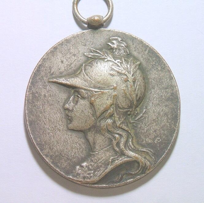 法国1907年 女神戎装像高浮雕精制大镀银章 42MM
