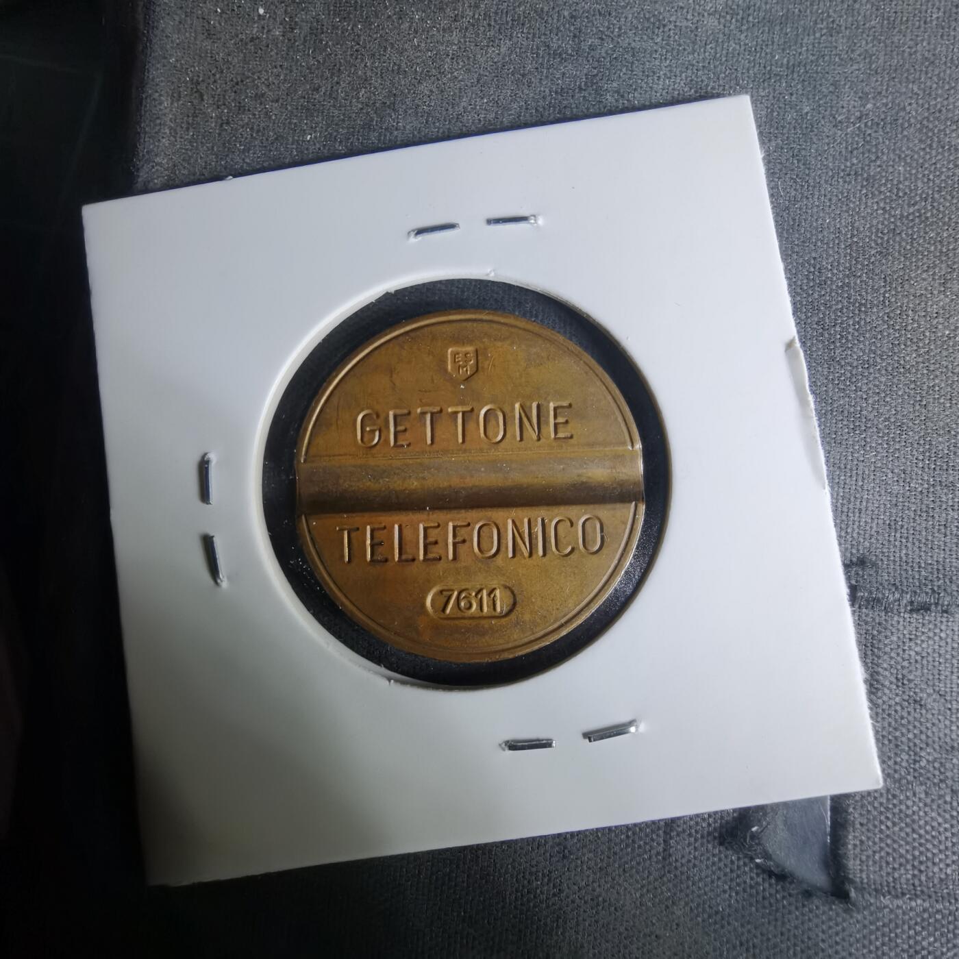 沼泽如烟--第1004场 意大利的电话代币（Gettone Telefonico），是20世纪意大利公共电话系统中使用的金属代币。