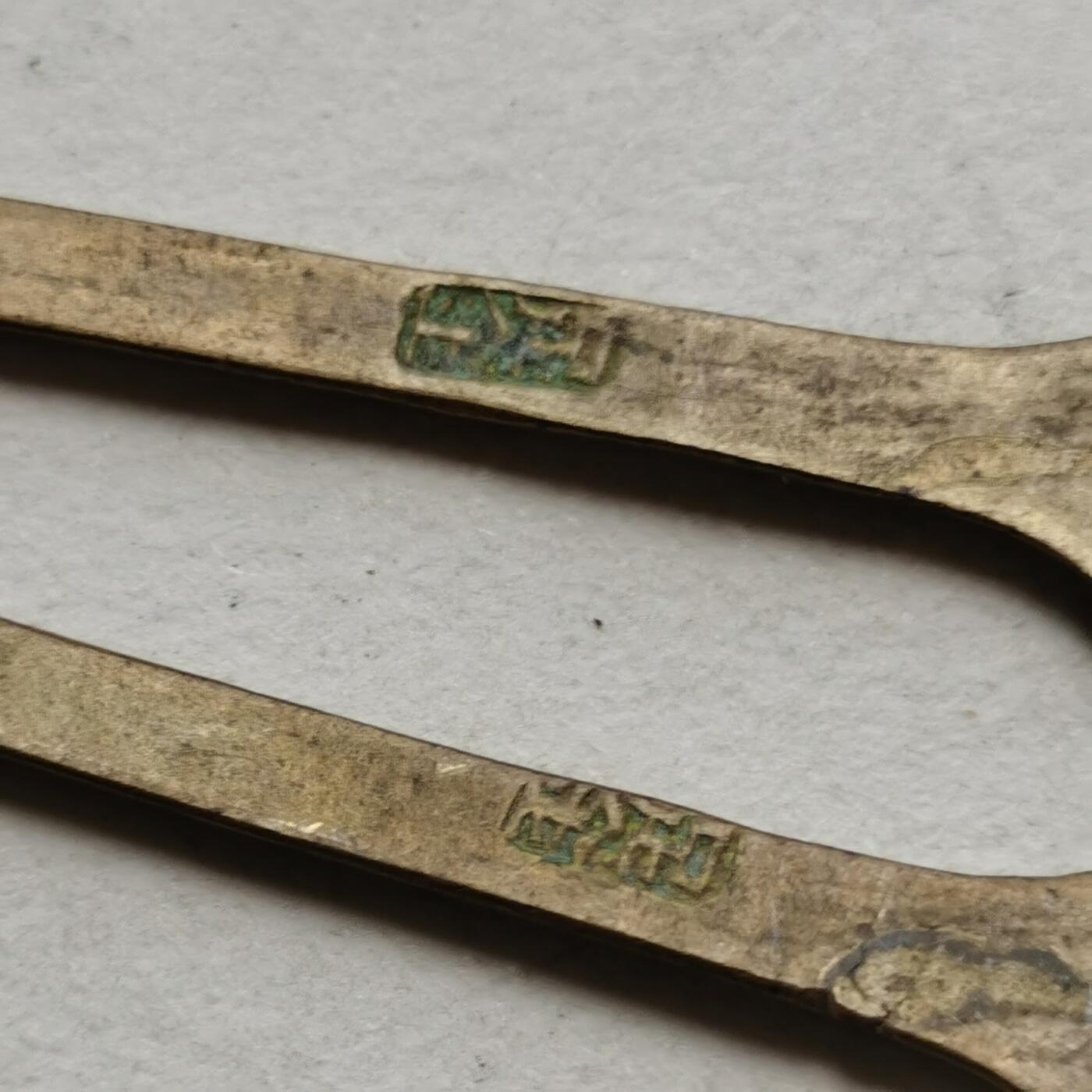 新年特惠专场 清末民国铜鎏金花纹发簪一对