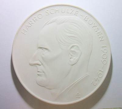 【艺术】德国艺术大章 共产党领导人舒尔茨高浮雕超巨型白色陶章 165MM 438克 - 【艺术】德国艺术大章 共产党领导人舒尔茨高浮雕超巨型白色陶章 165MM 438克