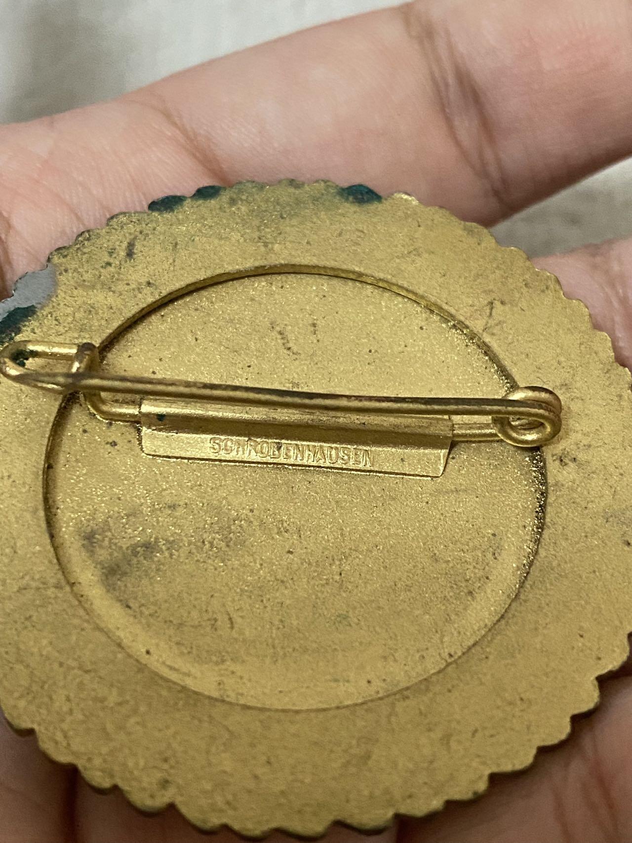 德国苏联勋章奖章年初拍卖 本次高价值物品较多 德因原因只上2-3图 具体的想要的请联系我要完整图。都经过讨论未标明则全部是原品，保真 放心拍。3月4日晚上九点结束在麦稀奇 找不到的加我qq或者微信都是184277308备注苏章拍卖。 珍爱和平 德 1941年蒂罗尔大区射击成就章（小口径步枪项目，金质带橡叶版） 做工非常精美  Carl Poellath（卡尔·波拉特） 生产， 珐琅完整  品相如图 实物实拍，所见即所得，售出非真假问题不退不换