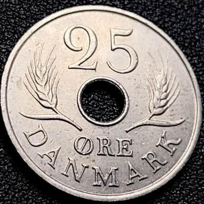 泉币菌-第200场- 新年快乐 新年第8场 本场拍品多 请提前出价（正月十五统一发货） - 丹麦1967年25欧尔中孔镍币 玛格丽特二世花押 