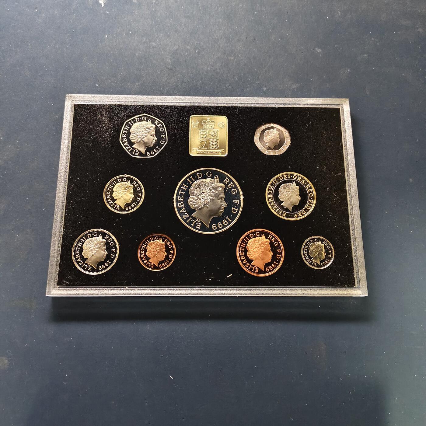 【全场包邮】纯粹捡漏拍507场-持续更新中 英国1999年官方蓝本精制套币-盒证全-含5镑戴安娜王妃+2镑橄榄球世界杯+1镑苏格兰狮徽精制纪念币