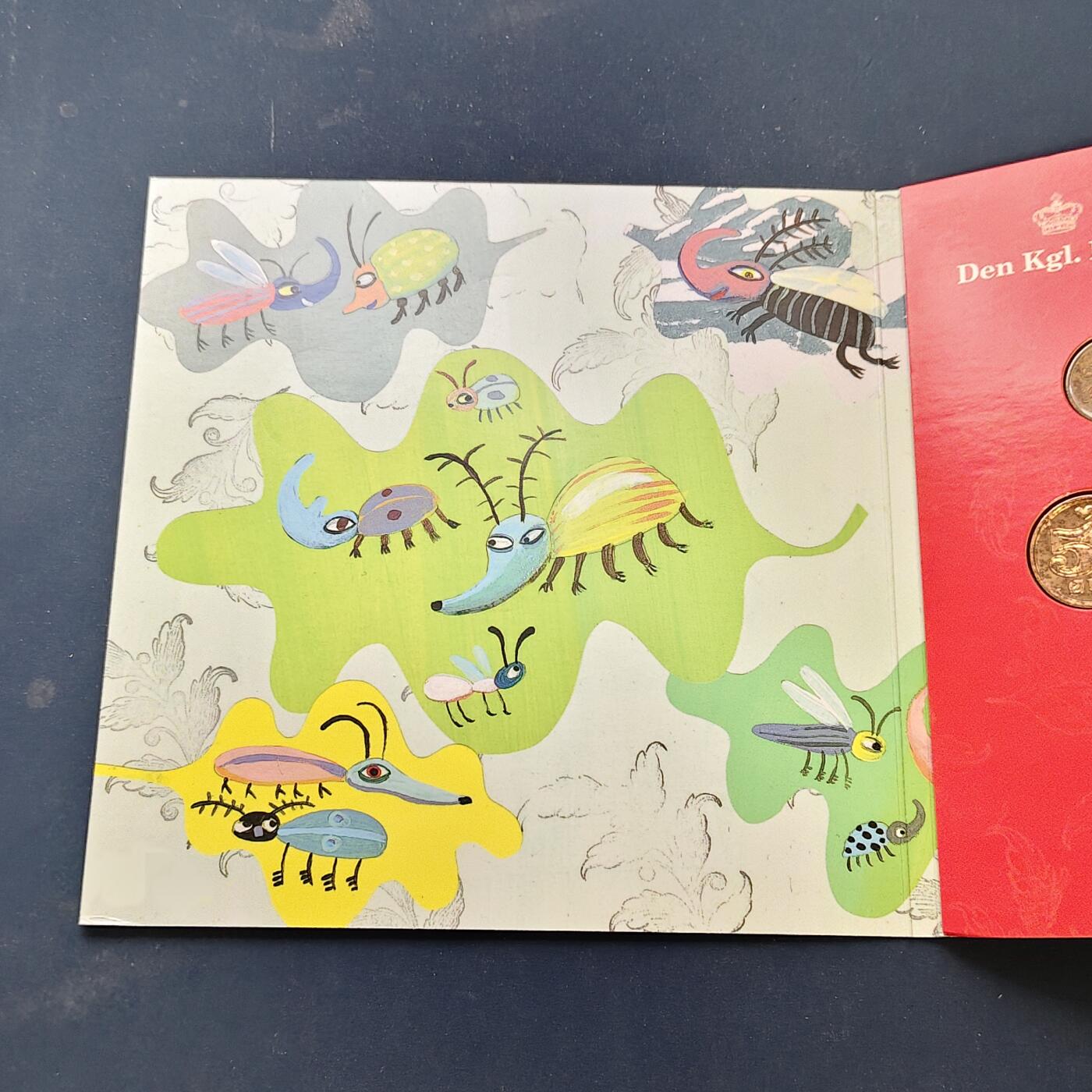 【全场包邮】纯粹捡漏拍506场-持续更新中 丹麦2006年新生诞生官方卡册装童趣套币-含童趣纪念章