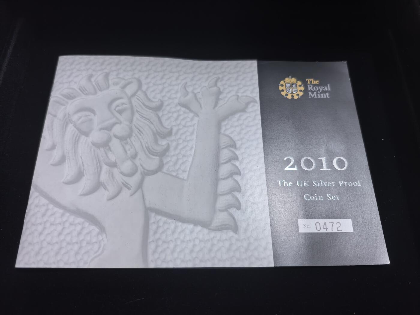 长老汇马年精选第五场拍卖 2010英国精制银币13枚套币，110.21克925银，盒证全，钢琴烤漆木盒