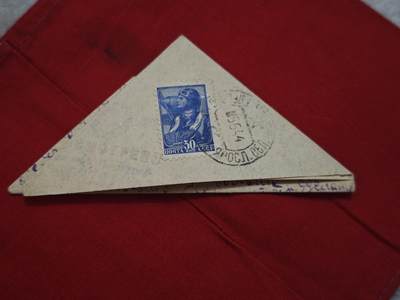 橙子收藏第四期 - 是一封1939年11月26日从列宁格勒（现圣彼得堡）寄出的家书，寄信人是一位名叫米利维（Мильви）的年轻女性，收信人是她的父母。信中充满了对家人的思念、对学业的叮嘱，以及对战争阴云下未来的担忧。(AI生成翻译)