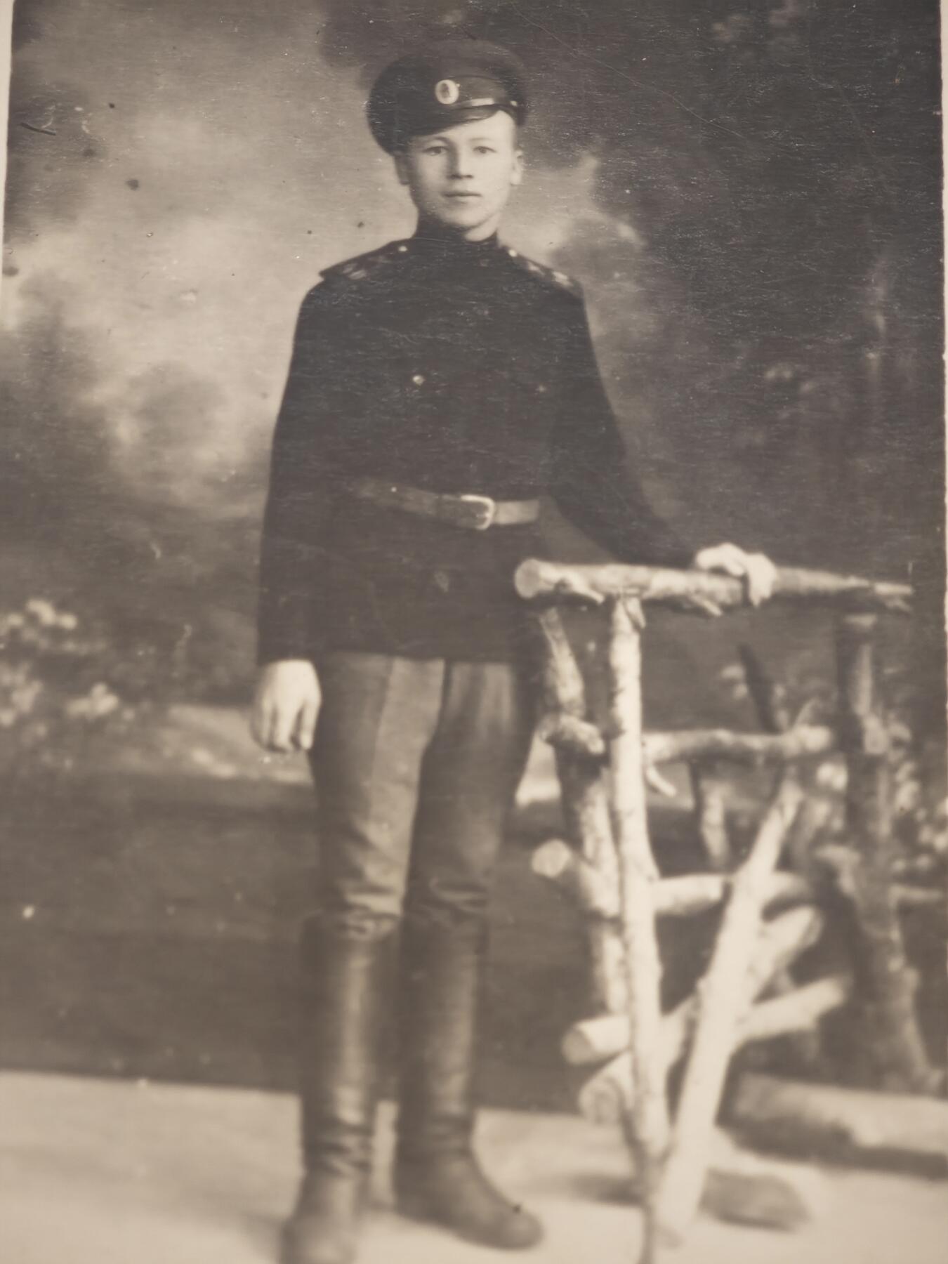 橙子收藏第四期 沙俄帝国士兵亚历山大·尼古拉耶维奇·库沙科夫（Александр Николаевич Кушаков）军装照（1916年）