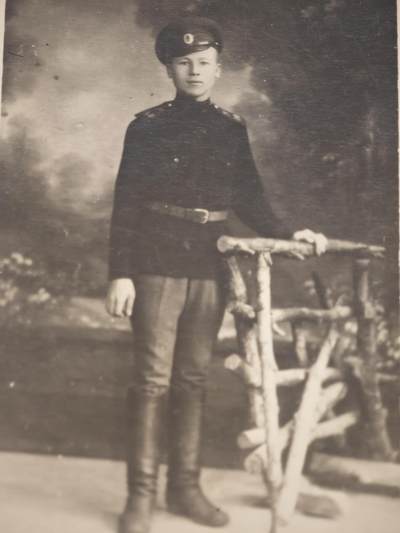 橙子收藏第四期 沙俄帝国士兵亚历山大·尼古拉耶维奇·库沙科夫（Александр Николаевич Кушаков）军装照（1916年）