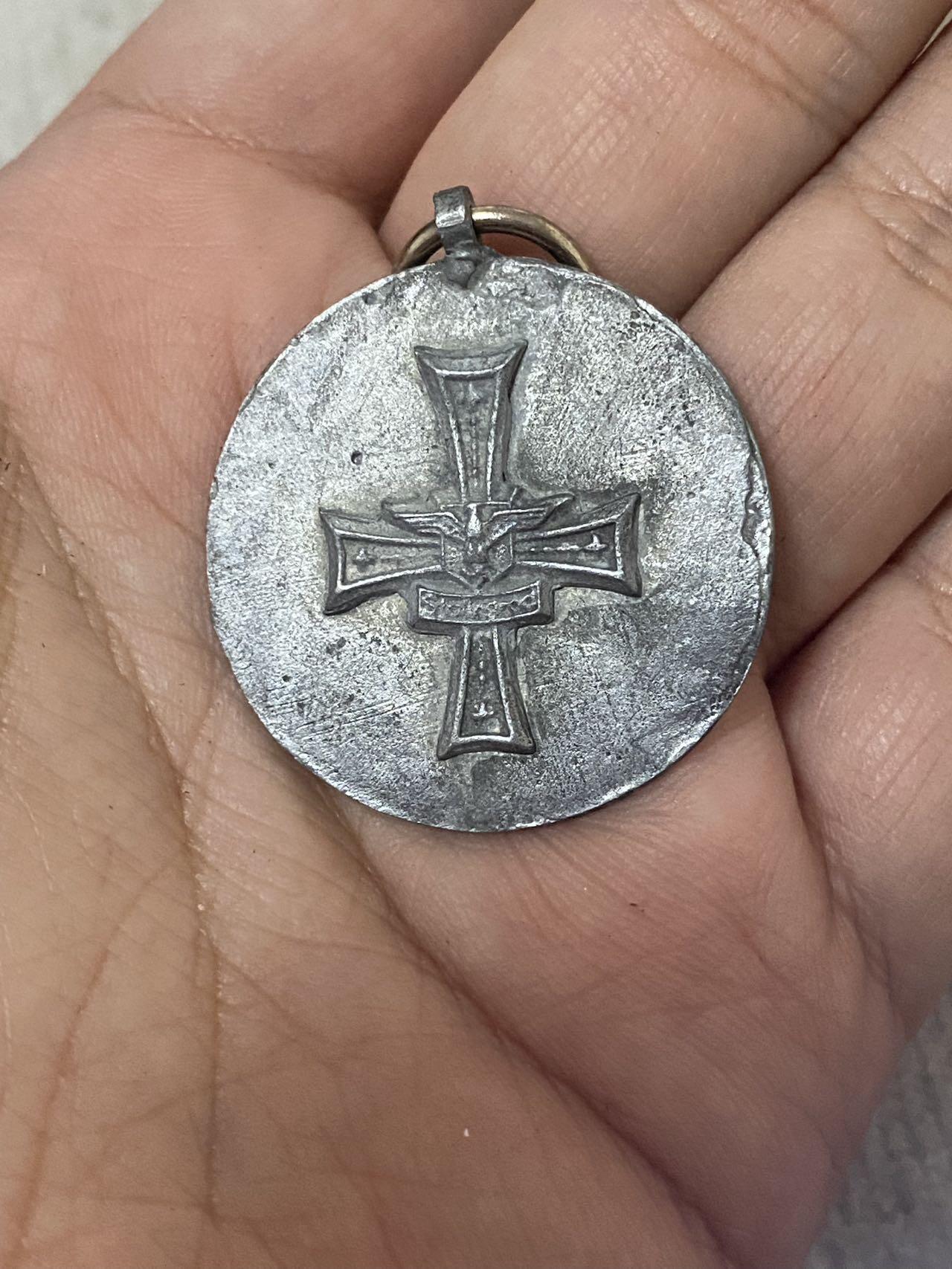 德国苏联勋章奖章年初拍卖 本次高价值物品较多 德因原因只上2-3图 具体的想要的请联系我要完整图。都经过讨论未标明则全部是原品，保真 放心拍。3月4日晚上九点结束在麦稀奇 找不到的加我qq或者微信都是184277308备注苏章拍卖。