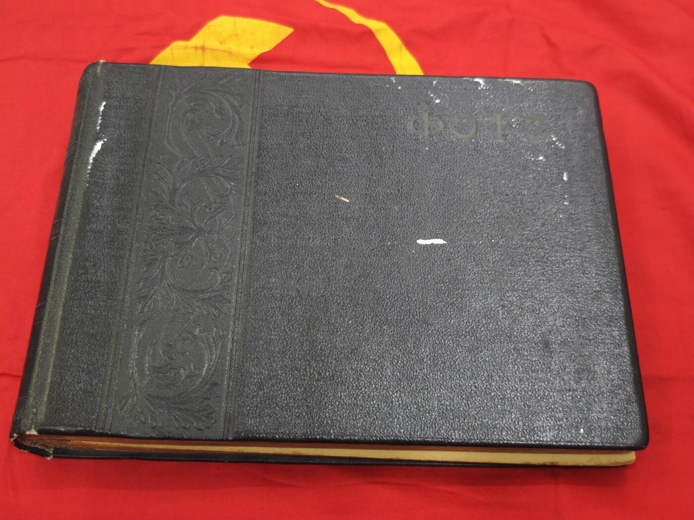 橙子收藏第四期 一本完整保存的苏联海军上校（一级舰长）个人纪念相册(78张)，时间跨度约为20世纪30年代至50年代，是记录一位苏联海军军官从二战到冷战初期军旅生涯与家庭生活的一手实物史料。