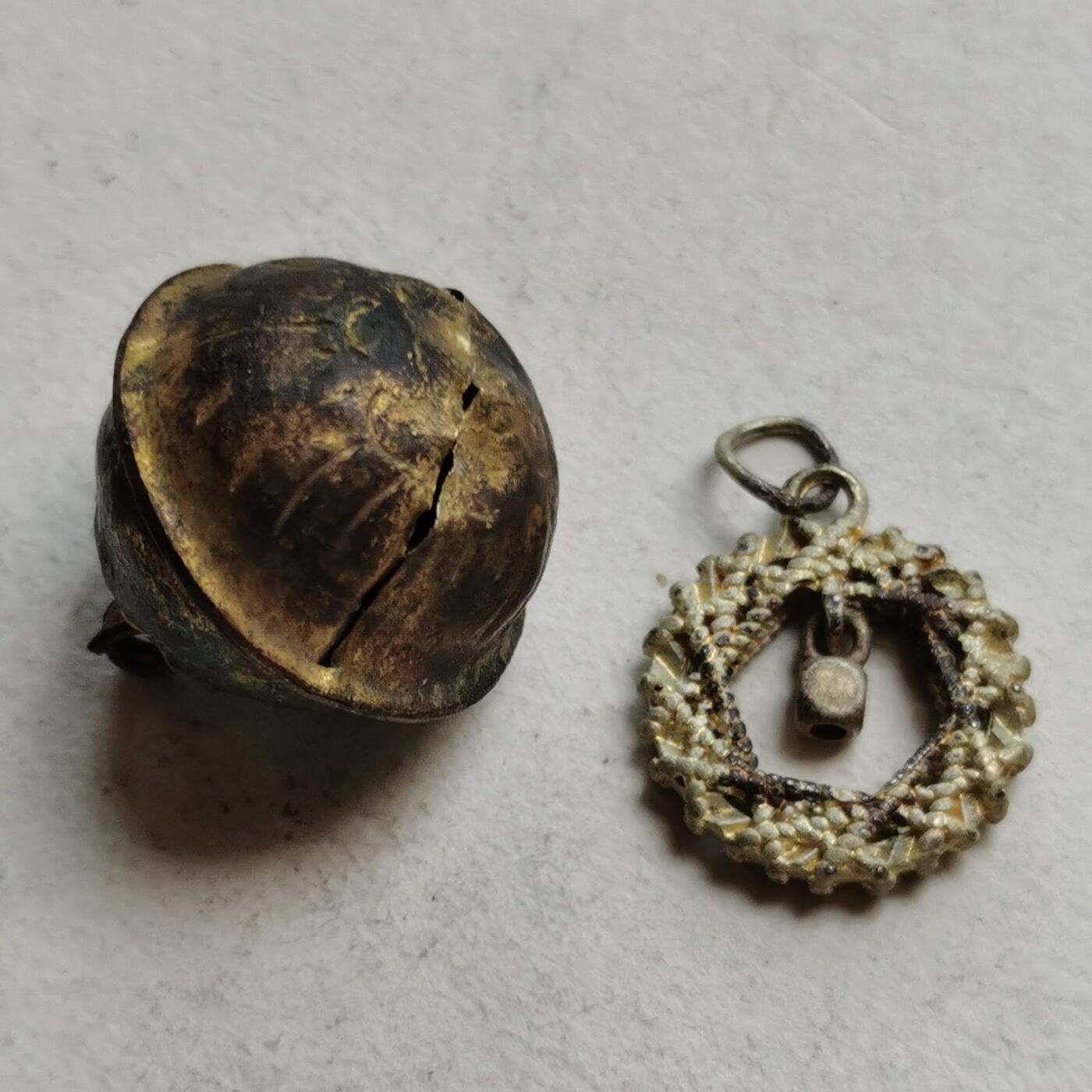 新年特惠专场 清代鎏金铃铛和鎏金银吊坠