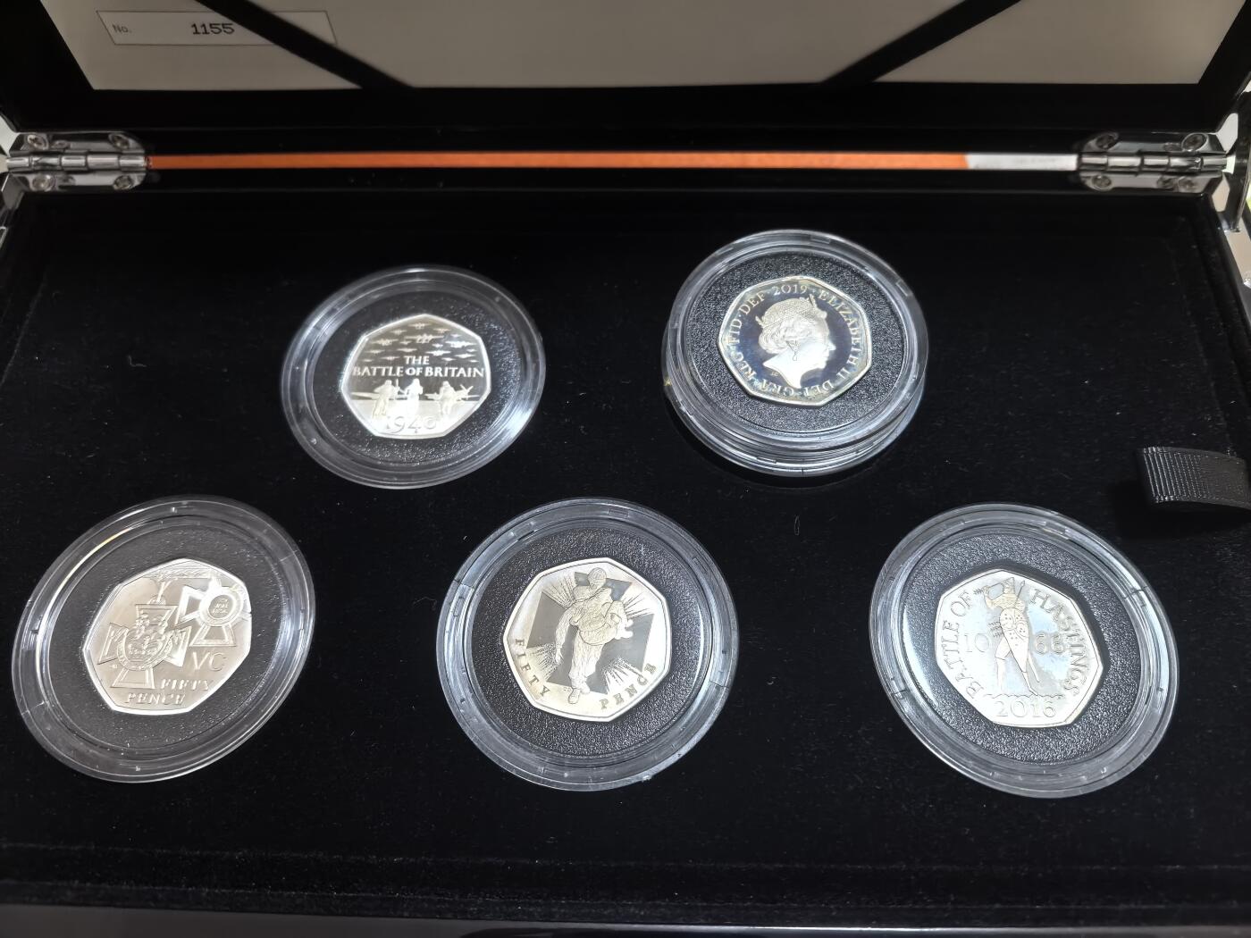 长老汇马年精选第五场拍卖 2019英国50便士发行50周年5枚精制加厚银币套装，军事版版，钢琴烤漆木盒，1969套