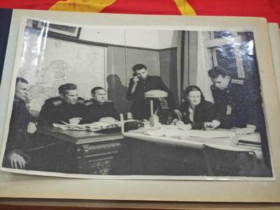 橙子收藏第四期 一本完整保存的苏联海军上校（一级舰长）个人纪念相册(78张)，时间跨度约为20世纪30年代至50年代，是记录一位苏联海军军官从二战到冷战初期军旅生涯与家庭生活的一手实物史料。