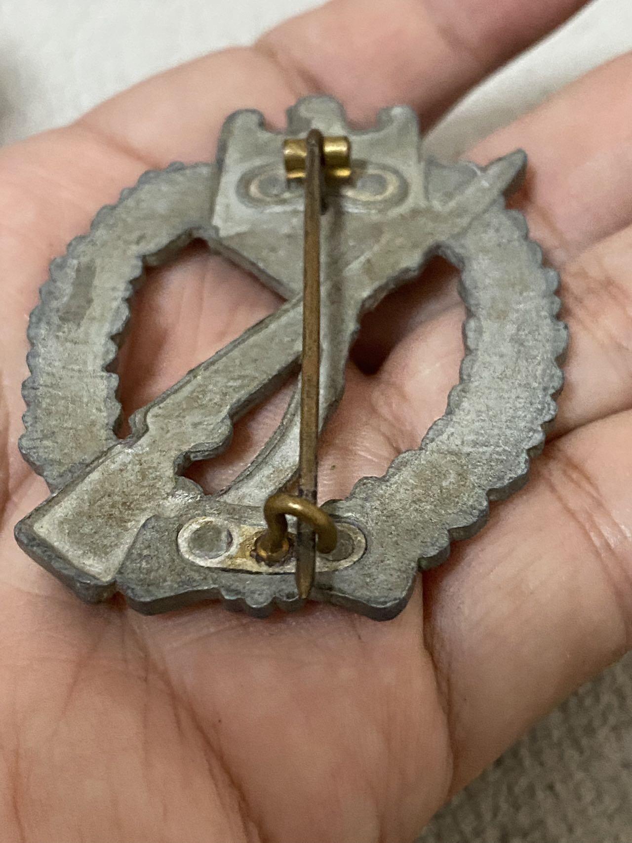 德国苏联勋章奖章年初拍卖 本次高价值物品较多 德因原因只上2-3图 具体的想要的请联系我要完整图。都经过讨论未标明则全部是原品，保真 放心拍。3月4日晚上九点结束在麦稀奇 找不到的加我qq或者微信都是184277308备注苏章拍卖。 珍爱和平 德 步兵突击章 品相非常好  品相如图 实物实拍，所见即所得，售出非真假问题不退不换