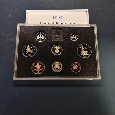 【全场包邮】纯粹捡漏拍507场-持续更新中 - 英国1990年官方盒装精制套币-带证书-含1镑四邦国花系列威尔士葱韭+5便士大小版交接