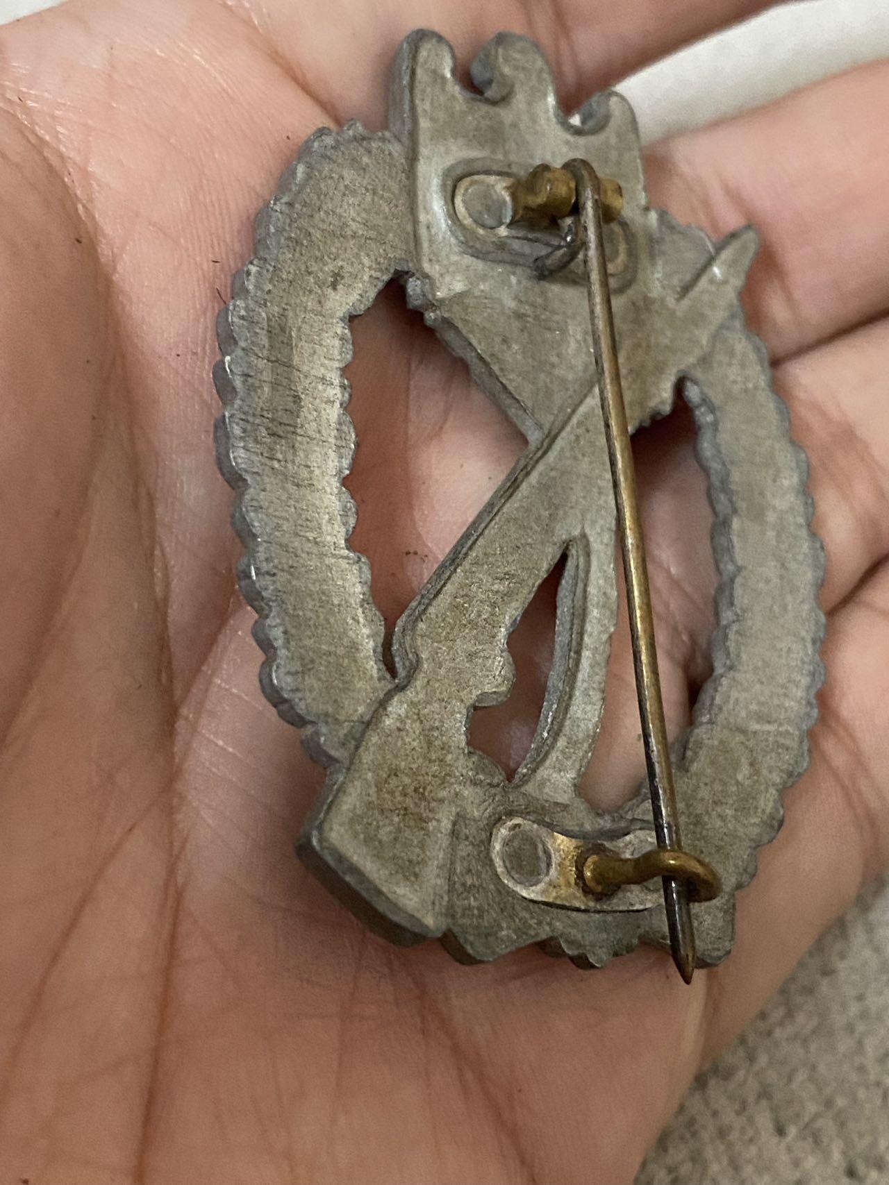 德国苏联勋章奖章年初拍卖 本次高价值物品较多 德因原因只上2-3图 具体的想要的请联系我要完整图。都经过讨论未标明则全部是原品，保真 放心拍。3月4日晚上九点结束在麦稀奇 找不到的加我qq或者微信都是184277308备注苏章拍卖。 珍爱和平 德 步兵突击章 品相非常好  品相如图 实物实拍，所见即所得，售出非真假问题不退不换