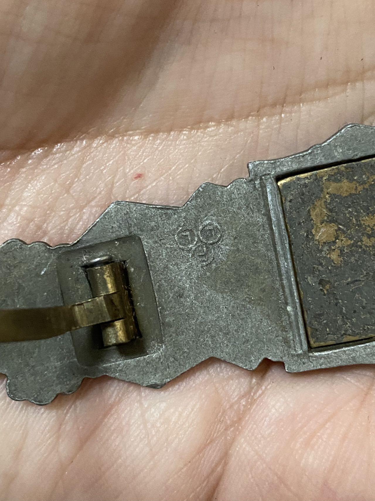 德国苏联勋章奖章年初拍卖 本次高价值物品较多 德因原因只上2-3图 具体的想要的请联系我要完整图。都经过讨论未标明则全部是原品，保真 放心拍。3月4日晚上九点结束在麦稀奇 找不到的加我qq或者微信都是184277308备注苏章拍卖。 珍爱和平 德 铜级CCC近战勋饰 品相非常好 厂标清晰 非常稀少  品相如图 实物实拍，所见即所得，售出非真假问题不退不换