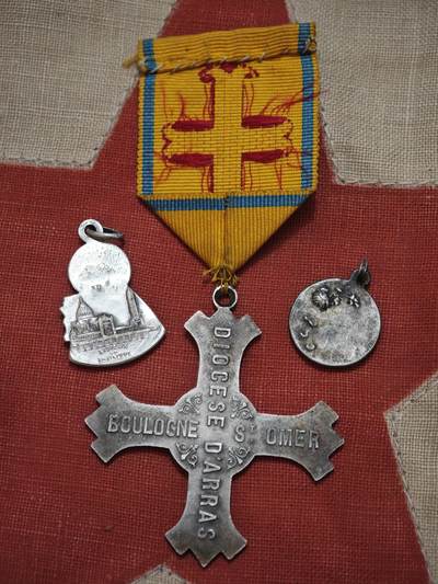 橙子收藏第四期 法国阿拉斯教区圣奥梅尔-布洛涅十字勋章及宗教圣牌组(银质)