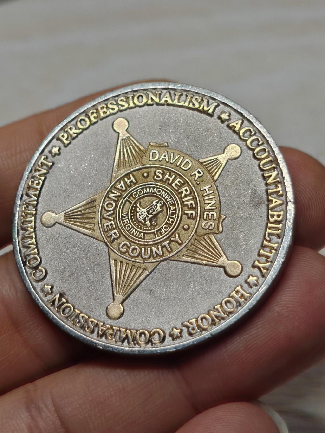 美国汉诺威县警长纪念章正面铠甲勇士 背面星形徽章和警长姓名