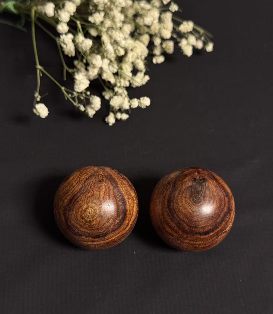 零元拍：  对眼海南黄花梨大手球一对，尺寸：45MM