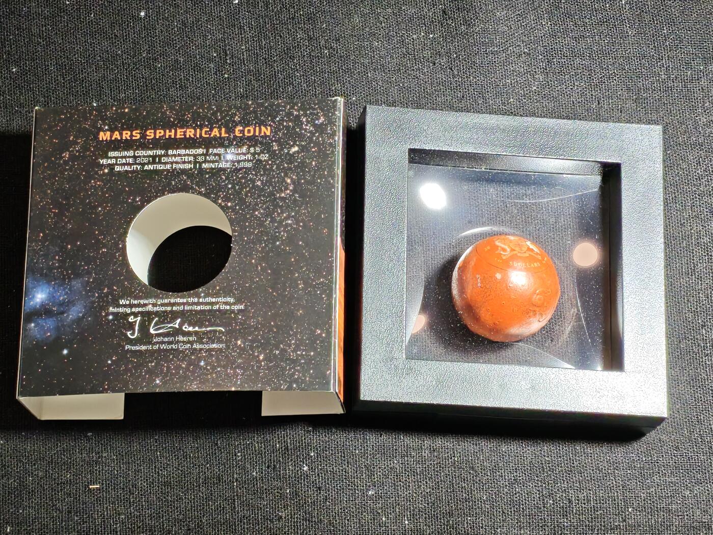 刘世昌艺术品销售中心～虎踞龙蟠*金杨在线联拍群第517期 巴巴多斯2021年“太阳系行星～火星” 球形3D立体1盎司纪念银币1枚，原盒证。