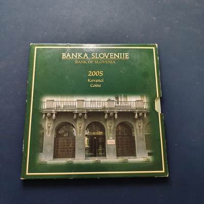 【全场包邮】纯粹捡漏拍507场-持续更新中 - 【稀少】斯洛文尼亚2005年官方卡册装精制套币-量1000-含猎鹰协会100周年精制币