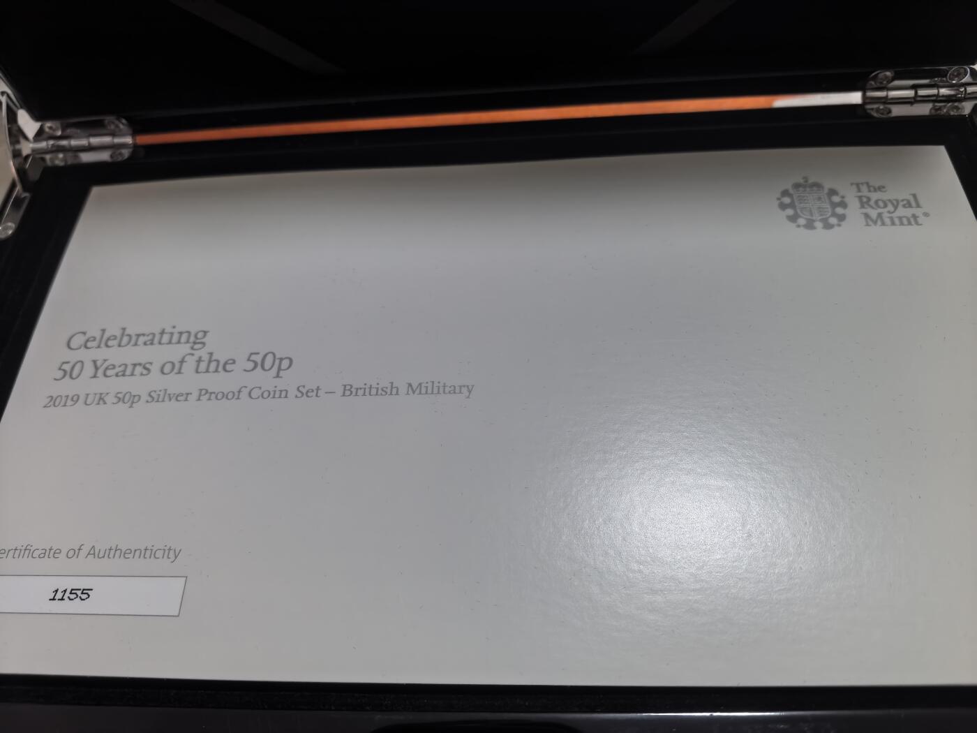 长老汇马年精选第五场拍卖 2019英国50便士发行50周年5枚精制加厚银币套装，军事版版，钢琴烤漆木盒，1969套