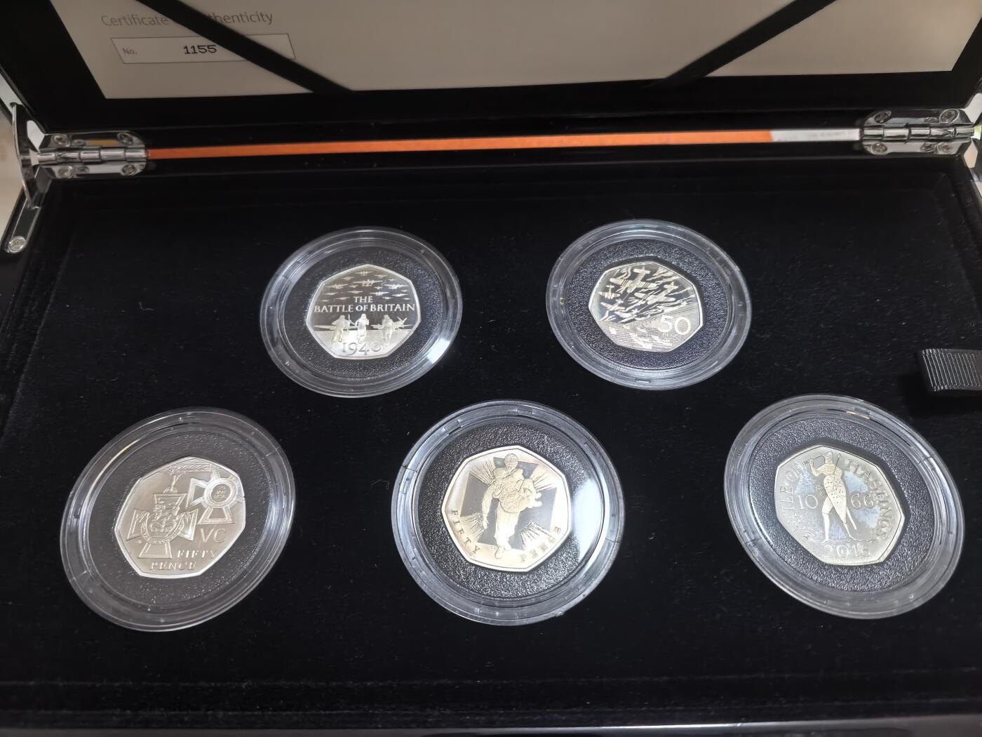 长老汇马年精选第五场拍卖 2019英国50便士发行50周年5枚精制加厚银币套装，军事版版，钢琴烤漆木盒，1969套