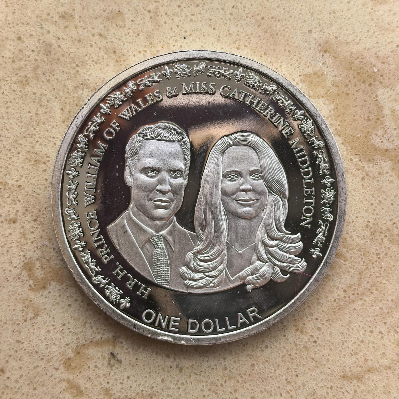 道一币馆币章第一百六十八场 纽埃2011年威廉王子和凯特王妃世纪婚礼1元精制银币 28.28g 925s