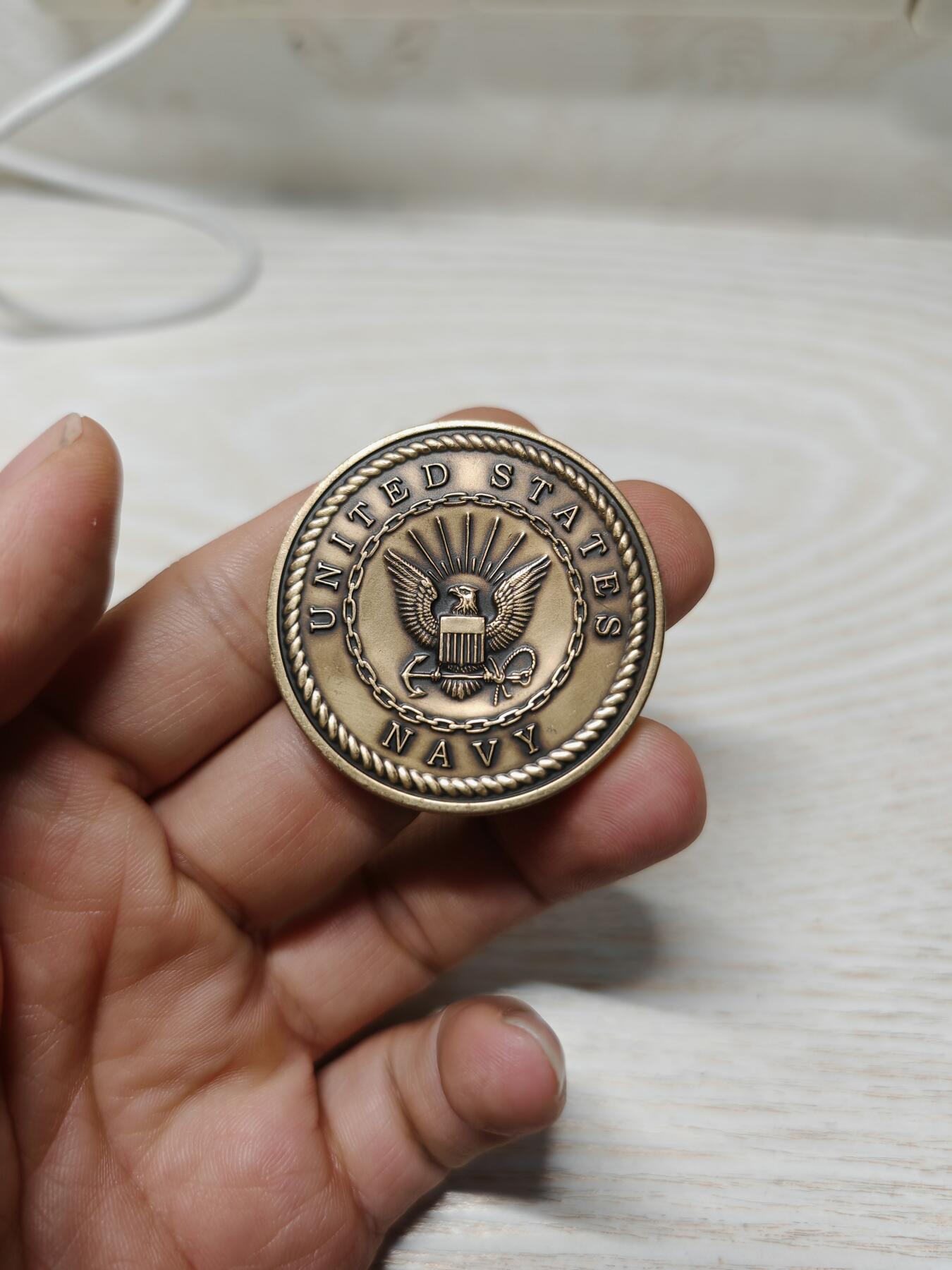 美国海军纪念章 正面罗马式铠甲的战士 背面美国海军的鹰锚