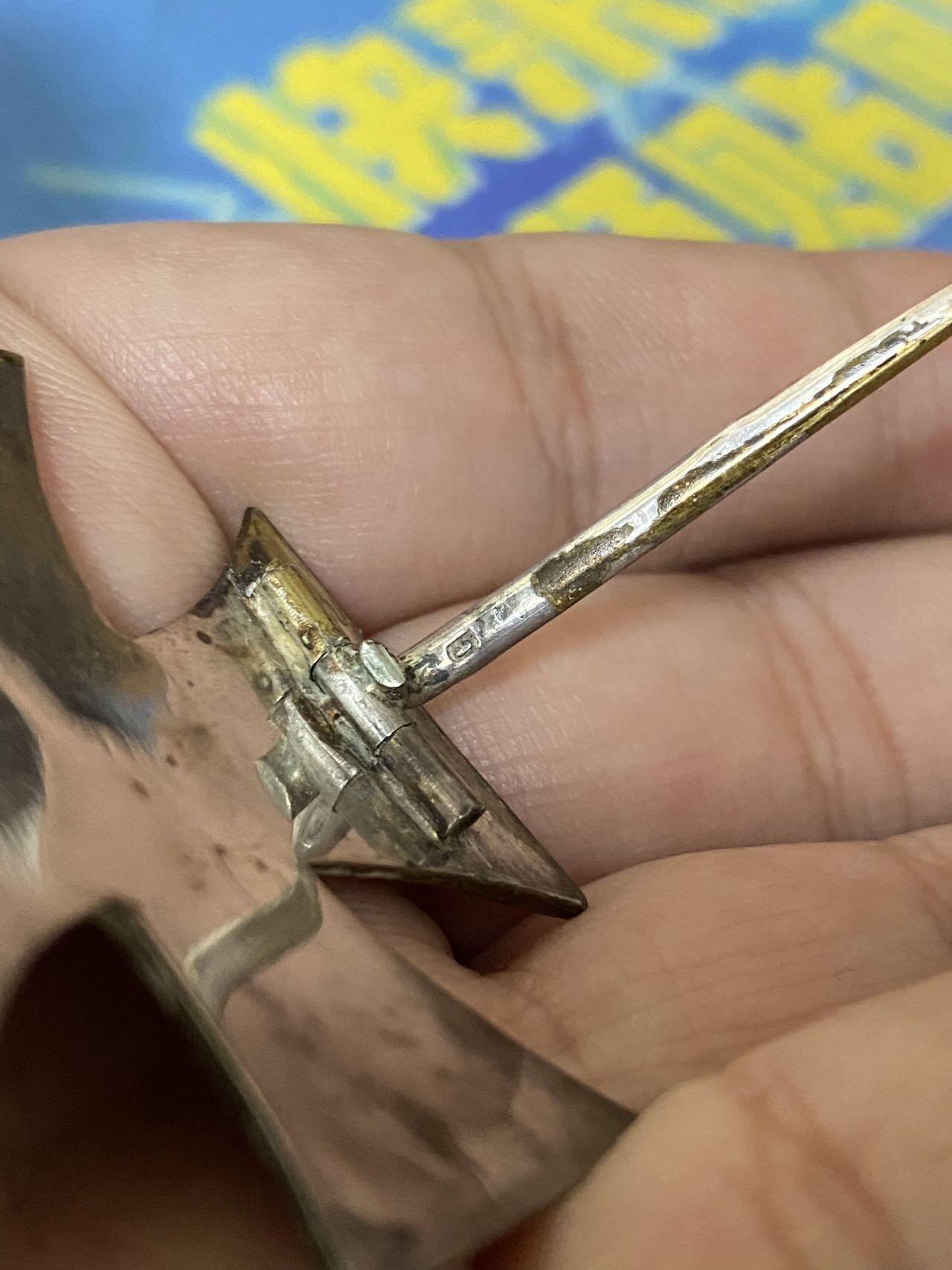 德国苏联勋章奖章年初拍卖 本次高价值物品较多 德因原因只上2-3图 具体的想要的请联系我要完整图。都经过讨论未标明则全部是原品，保真 放心拍。3月4日晚上九点结束在麦稀奇 找不到的加我qq或者微信都是184277308备注苏章拍卖。 珍爱和平 一战一级铁十字ww1 ek1 带原盒漆面疑似从新修复过 背面镜面一样非常漂亮 杆外中有800银标 内下有厂标L 应该是CD厂 比较稀少 实物实拍，所见即所得，售出非真假问题不退不换