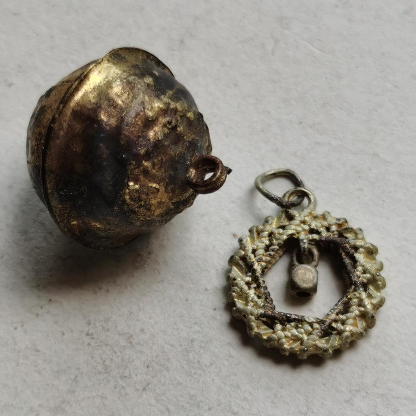 新年特惠专场 清代鎏金铃铛和鎏金银吊坠