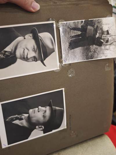 橙子收藏第四期 苏联陆军大尉，卫国战争前后期个人相册113张，伊万·瓦西里耶维奇战后驻守柏林，从农学青年蜕变为卫国战争铁血勇士的苏联英雄。他亲历卫国战争最惨烈的正面战场，凭浴血战功斩获早期上挂版一级卫国战争勋章、转轮版二级卫国战争勋章、红星勋章三枚核心战功勋章，及战功奖章、战胜德国奖章、攻克柏林奖章、英勇奖章四枚军功奖章