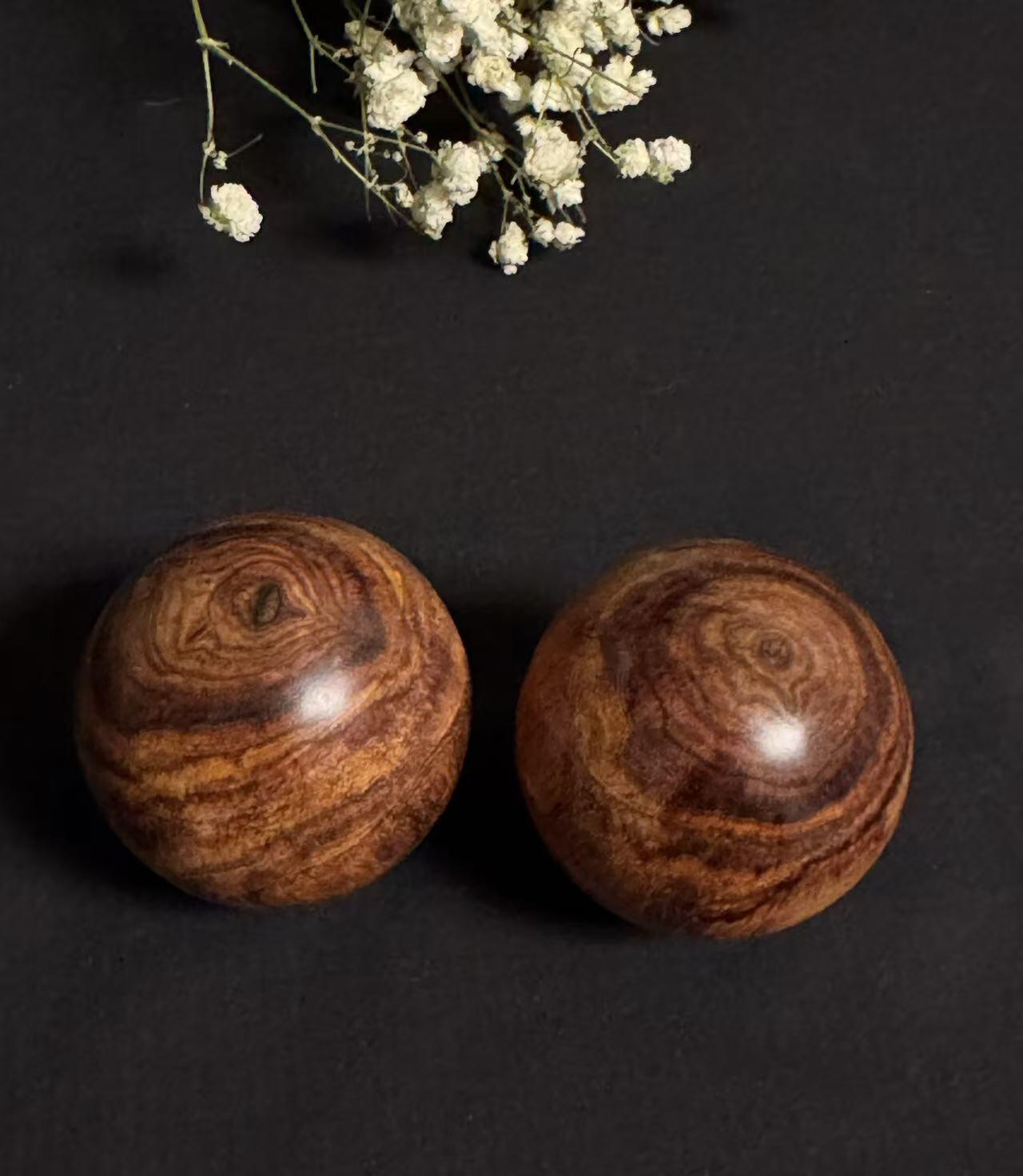 零元拍：  对眼海南黄花梨大手球一对，尺寸：45MM