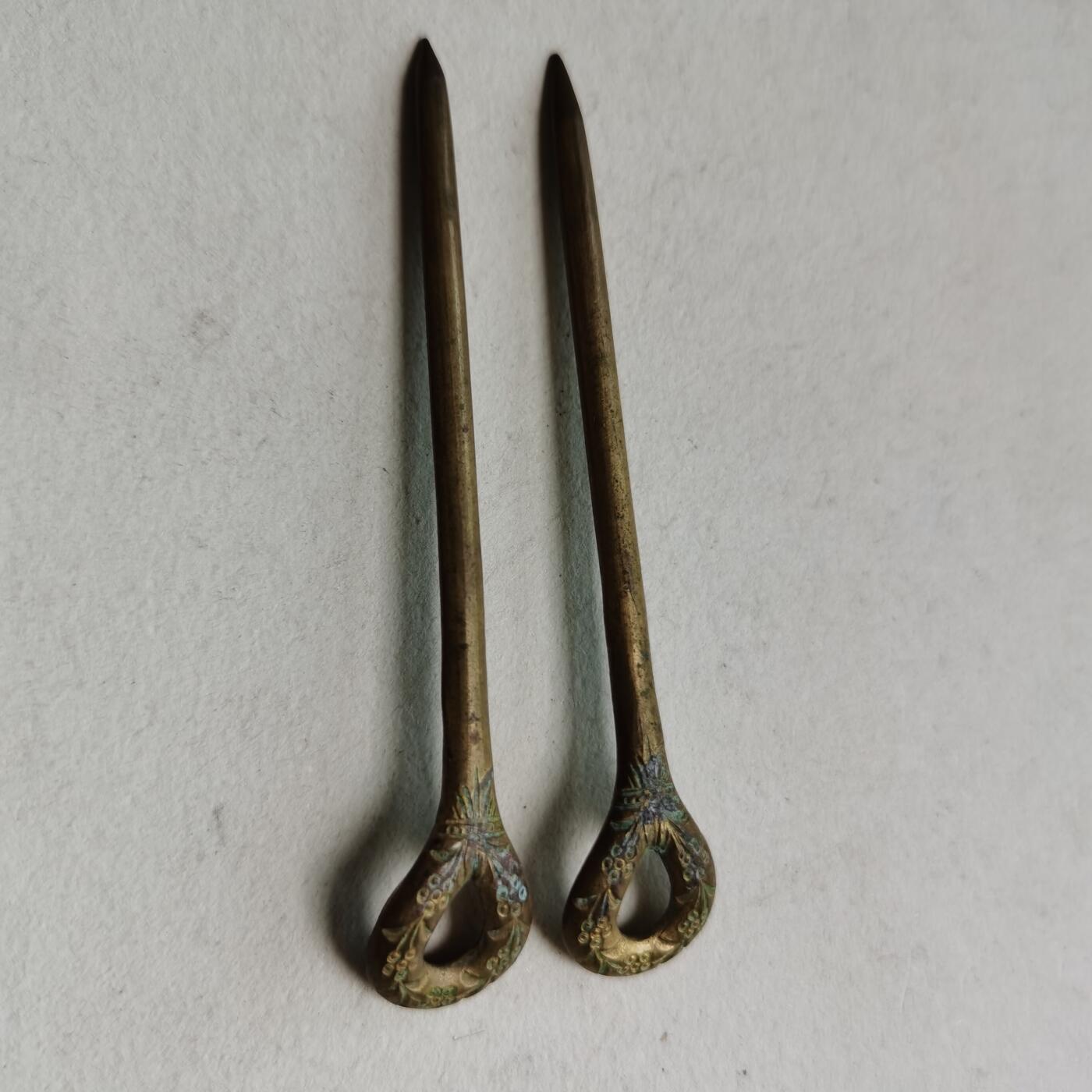 新年特惠专场 清末民国铜鎏金花纹发簪一对