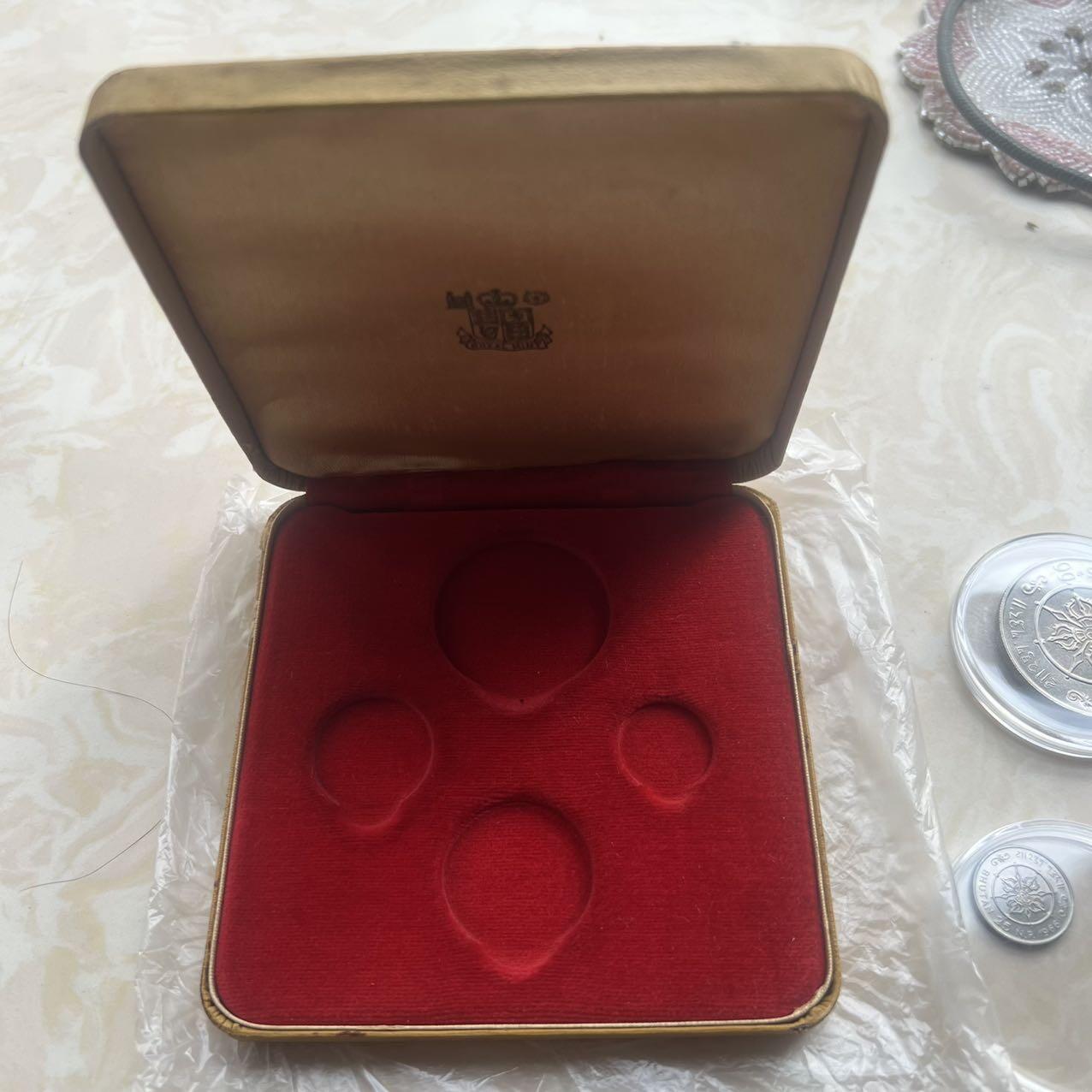 不丹 1966 精制 套币 Royal Mint 发行6000套 盒子旧 原图原物