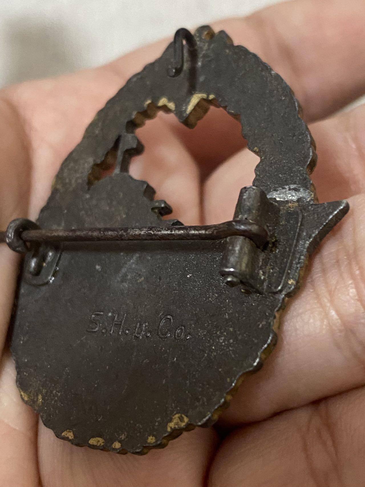 德国苏联勋章奖章年初拍卖 本次高价值物品较多 德因原因只上2-3图 具体的想要的请联系我要完整图。都经过讨论未标明则全部是原品，保真 放心拍。3月4日晚上九点结束在麦稀奇 找不到的加我qq或者微信都是184277308备注苏章拍卖。 珍爱和平 德 海章 驱逐舰作战徽章  厂标清晰 非常稀有 品相如图 实物实拍，所见即所得，售出非真假问题不退不换