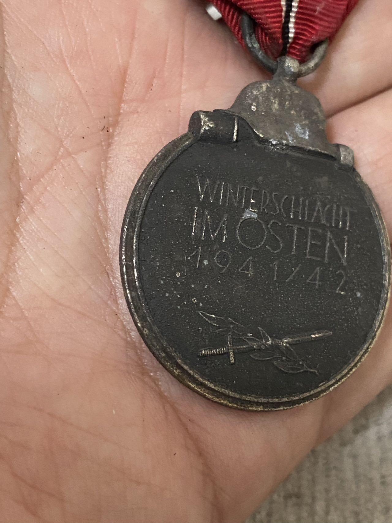 德国苏联勋章奖章年初拍卖 本次高价值物品较多 德因原因只上2-3图 具体的想要的请联系我要完整图。都经过讨论未标明则全部是原品，保真 放心拍。3月4日晚上九点结束在麦稀奇 找不到的加我qq或者微信都是184277308备注苏章拍卖。 珍爱和平 德 东线冬季作战奖章 冻肉 品相如图 实物实拍，所见即所得，售出非真假问题不退不换